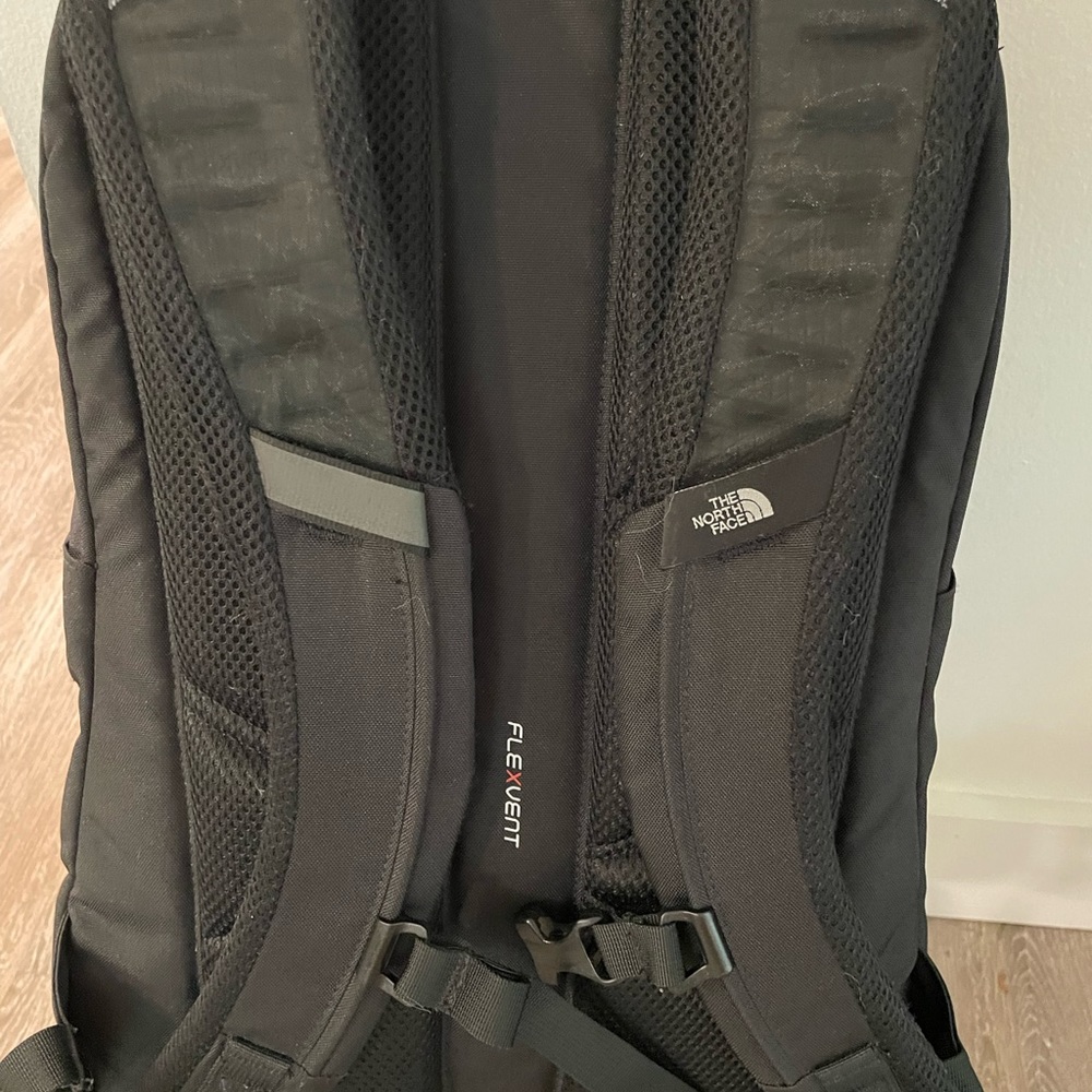 The north face backpack - Picture 3 of 8